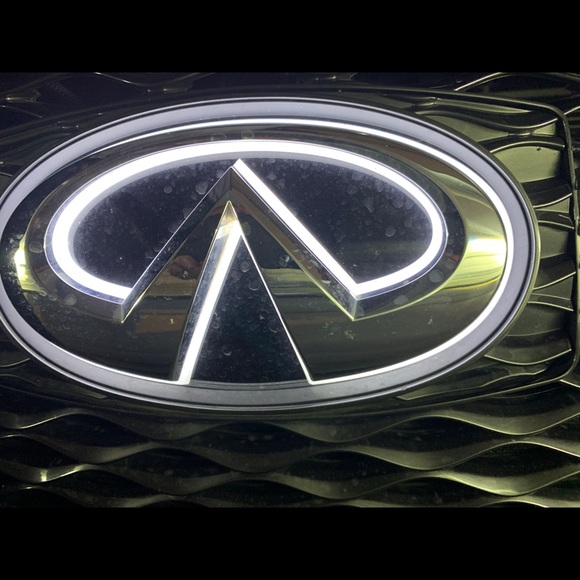 Meet your Posher, Carlos - Picture 2 of 2